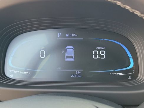 Used 2024 Hyundai Venue SEL FWD image 30