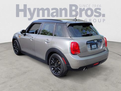 Used 2018 MINI Cooper 4-Door Hardtop image 5