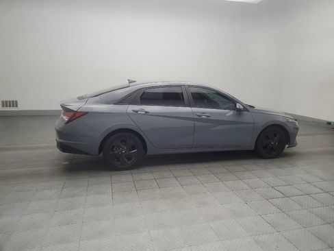 Used 2022 Hyundai Elantra SEL w/ Convenience Package FWD image 10