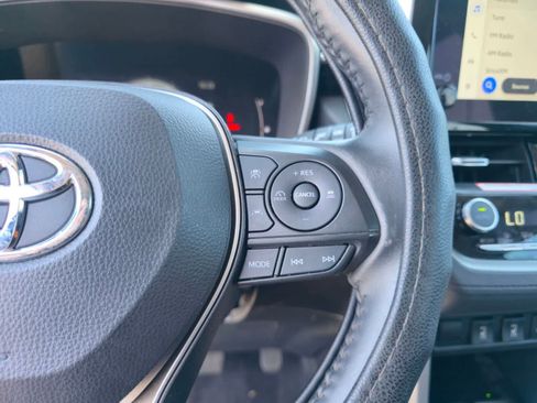 Used 2024 Toyota Corolla Cross XLE w/ Convenience Package image 23