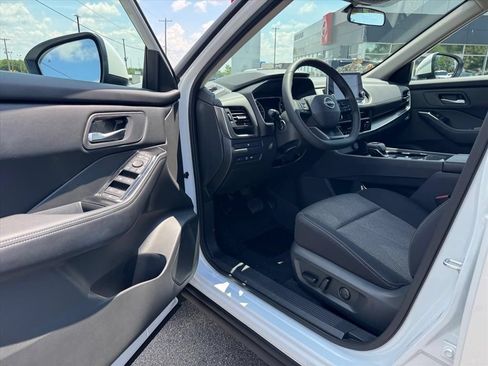 Certified 2026 Nissan Rogue SV FWD image 15