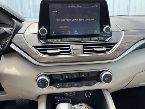Used 2025 Nissan Altima 2.5 SV FWD image 23