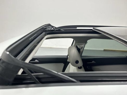 Used 2020 Volkswagen Tiguan SE w/ Panoramic Sunroof Package AWD/4WD image 19