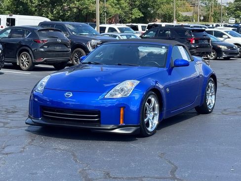 Used 2007 Nissan 350Z Touring RWD image 2