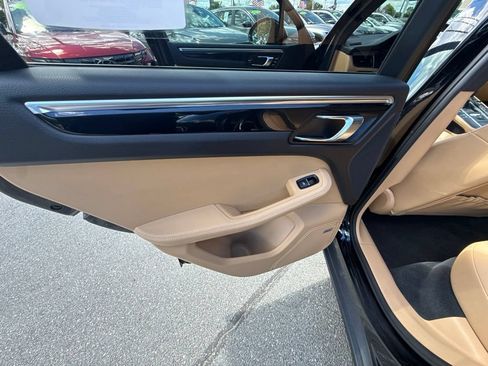 Used 2017 Porsche Macan AWD/4WD image 27
