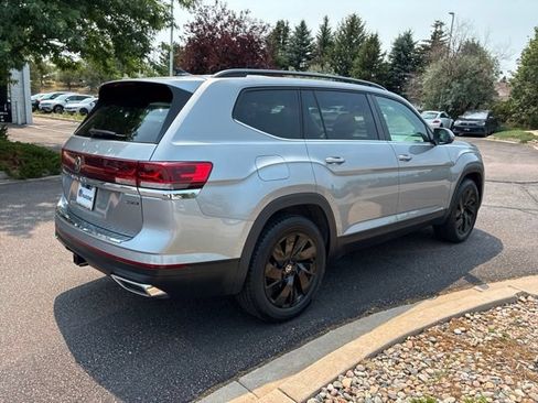 Used 2024 Volkswagen Atlas SE w/ Panoramic Sunroof Package AWD/4WD image 6