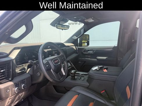 Used 2025 GMC Sierra 1500 AT4 w/ AT4 Premium Package AWD/4WD image 7