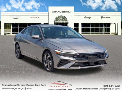 Used 2025 Hyundai Elantra Limited FWD image 1