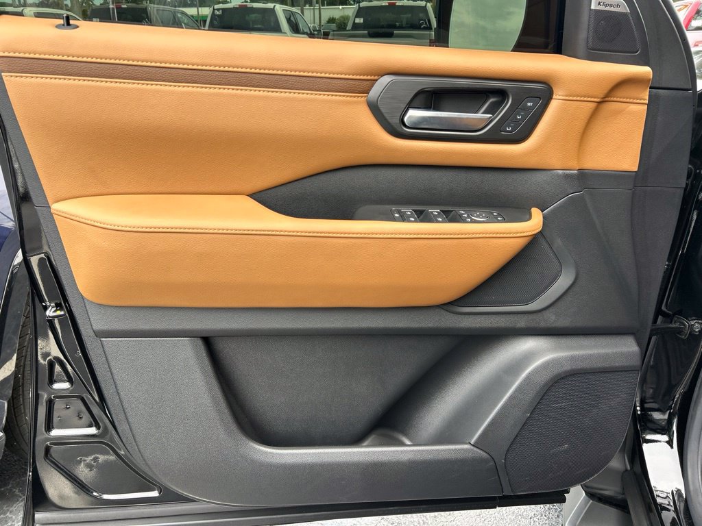 Used 2025 Nissan Armada SL w/ Captain's Chari Seat Package RWD image 18