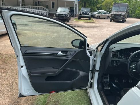 Used 2017 Volkswagen GTI SE FWD image 16