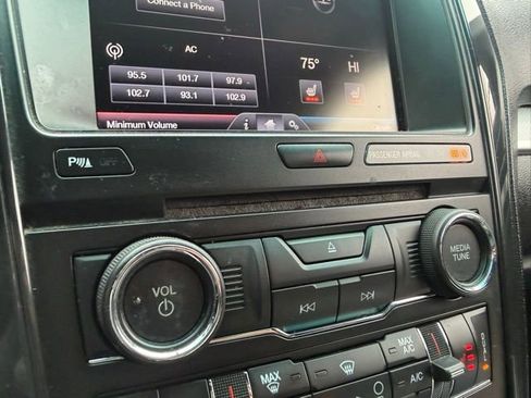 Used 2016 Ford Explorer XLT w/ Equipment Group 202A image 27