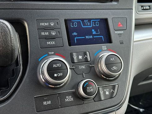 Used 2019 Toyota Sienna L FWD image 22