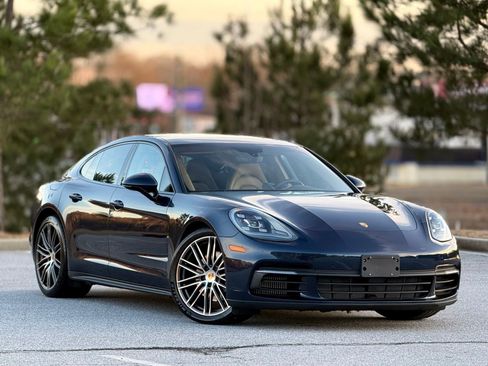 Used 2018 Porsche Panamera 4S image 12