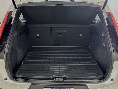 Used 2025 Volvo XC40 B5 Plus w/ Protection Package Premier image 25