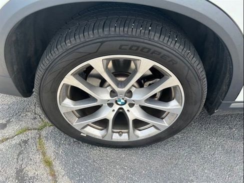 Used 2022 BMW X5 xDrive40i w/ Climate Comfort Package AWD/4WD image 12
