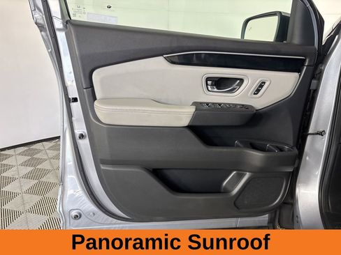 Used 2023 Honda Pilot Touring image 8