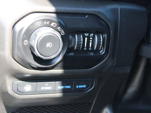 Used 2021 Jeep Wrangler Unlimited Sahara w/ Cold Weather Group AWD/4WD image 13