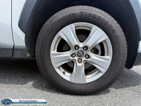Used 2020 Toyota RAV4 XLE AWD/4WD image 2