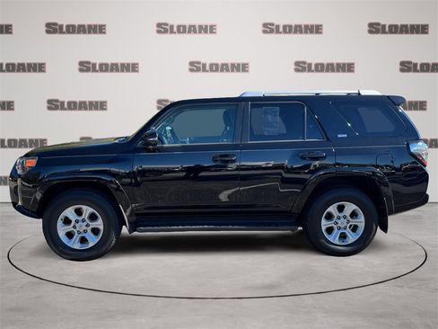 Used 2018 Toyota 4Runner SR5 Premium image 2