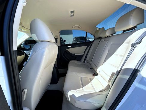 Used 2014 Volkswagen Jetta SE FWD image 13