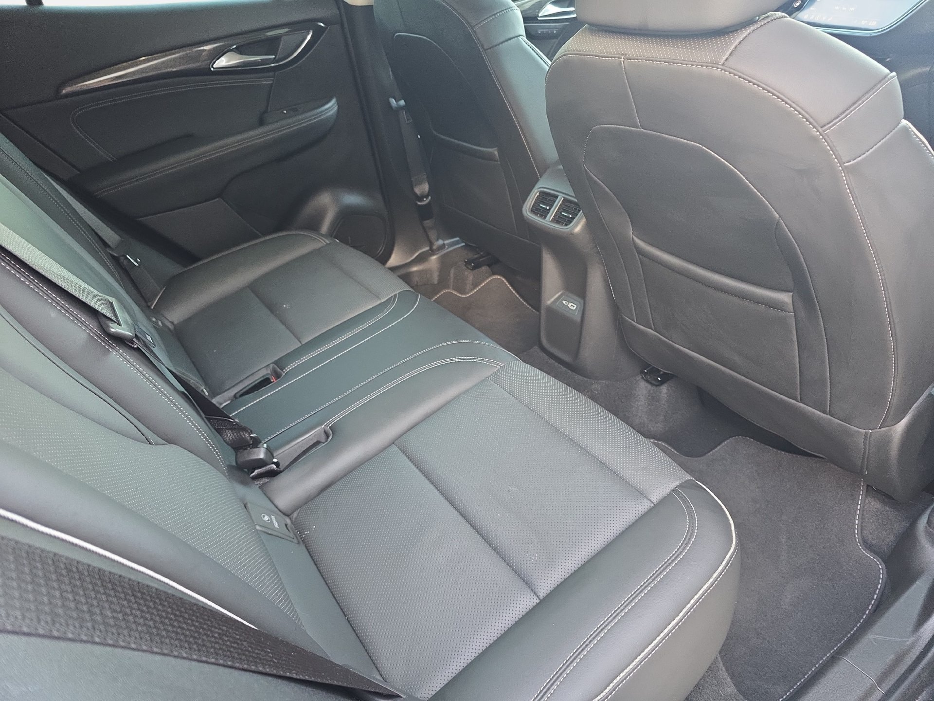 Used 2023 Buick Envision Essence FWD image 11