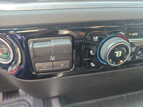 Used 2023 Chevrolet Silverado 1500 LTZ w/ Technology Package image 11