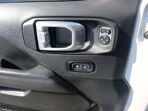 Used 2021 Jeep Wrangler Unlimited Sahara image 18