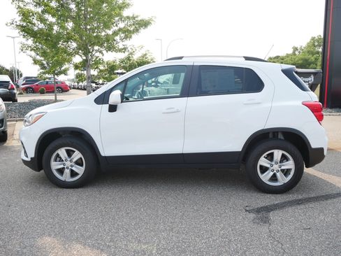 Used 2022 Chevrolet Trax LT w/ LT Convenience Package AWD/4WD image 3