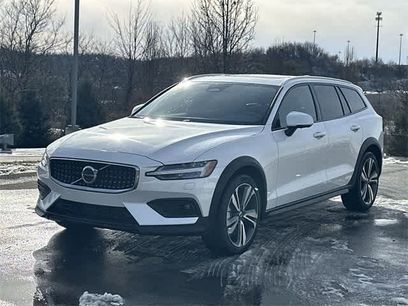 Used 2025 Volvo V60 B5 Cross Country Plus
