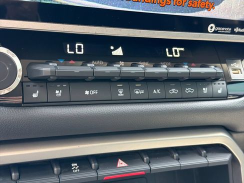Used 2022 Toyota Tundra Limited w/ Power Package RWD image 33