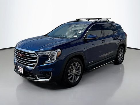 Used 2022 GMC Terrain SLT w/ LPO, 'HIT The Road' Package FWD image 3