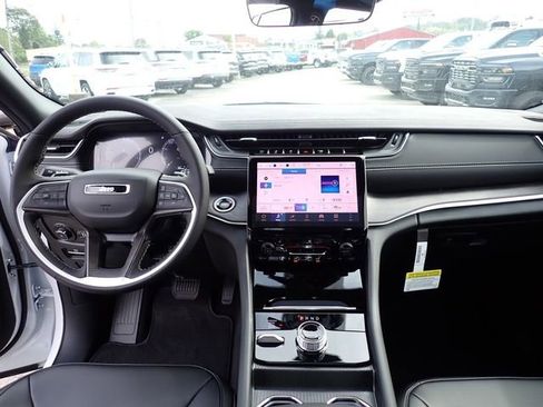 New 2025 Jeep Grand Cherokee Limited w/ Black Appearance Package image 14