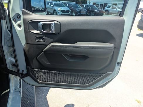 Used 2023 Jeep Wrangler Unlimited Sahara AWD/4WD image 32