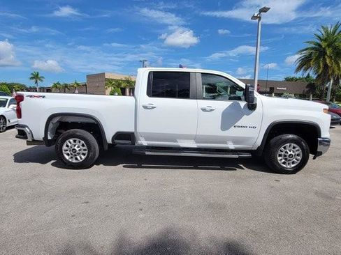 Used 2025 Chevrolet Silverado 2500 LT w/ Convenience Package AWD/4WD image 4