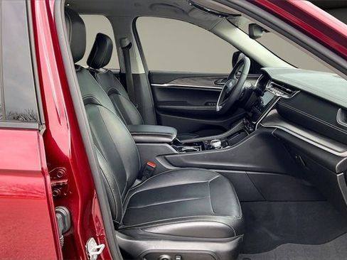 Used 2023 Jeep Grand Cherokee Limited image 7