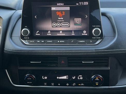 Used 2024 Nissan Rogue SV image 16