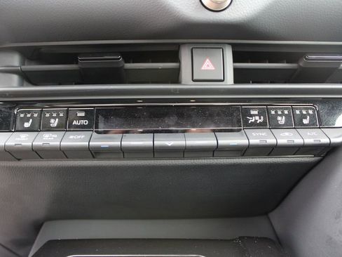 Used 2026 Toyota Crown Platinum AWD/4WD image 19