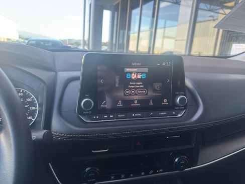 Used 2023 Nissan Rogue SV image 21