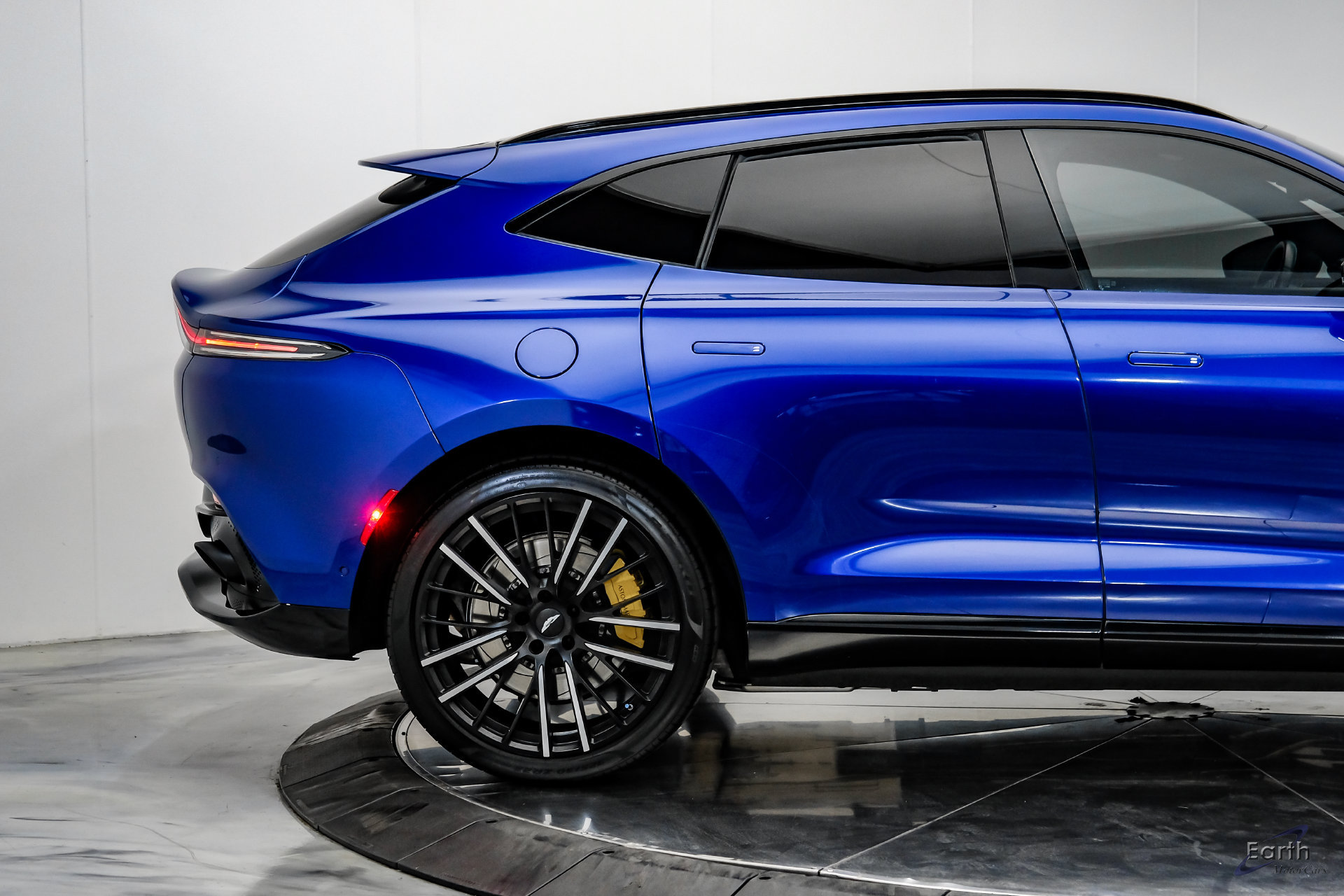 Used 2023 Aston Martin DBX AWD/4WD image 17