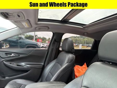 Used 2018 Chevrolet Malibu LT w/ Leather Package FWD image 10