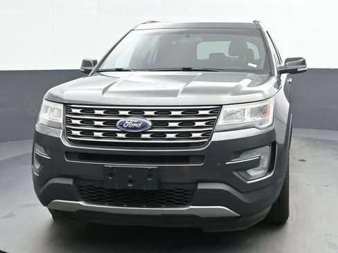Used 2016 Ford Explorer XLT FWD image 3