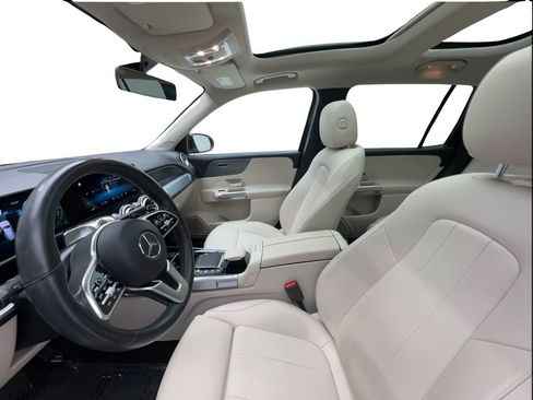 Used 2022 Mercedes-Benz GLB 250 w/ Premium Package Lite image 20