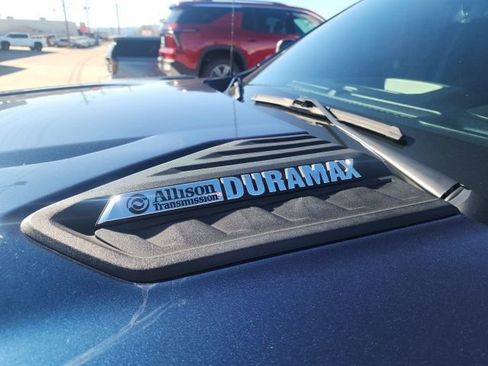 Used 2023 Chevrolet Silverado 2500 Custom w/ Custom Value Package image 10