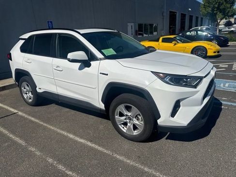 Used 2021 Toyota RAV4 XLE w/ Convenience Package AWD/4WD image 4