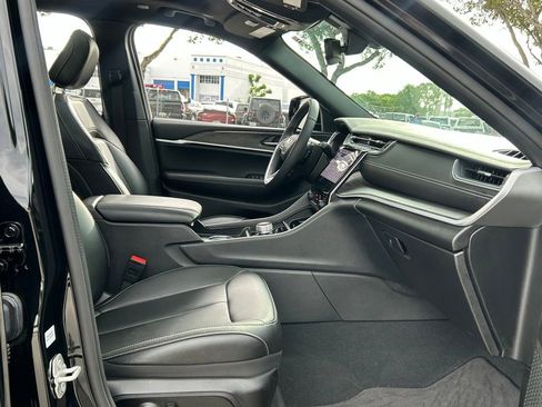 Certified 2024 Jeep Grand Cherokee Limited w/ Black Appearance Package image 34