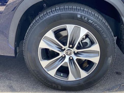 Used 2023 Toyota Highlander XLE FWD image 29