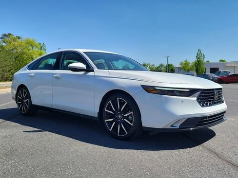 Certified 2023 Honda Accord Touring image 3