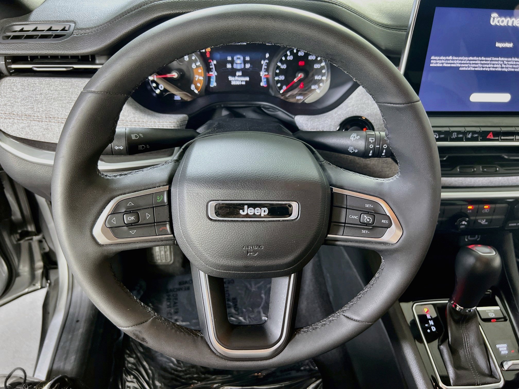 Used 2023 Jeep Compass Latitude AWD/4WD image 11