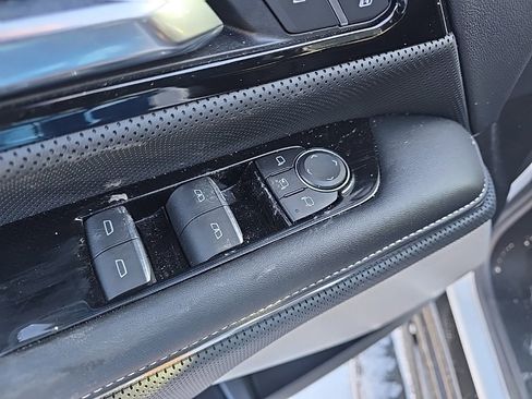 Used 2025 GMC Sierra EV Denali image 6