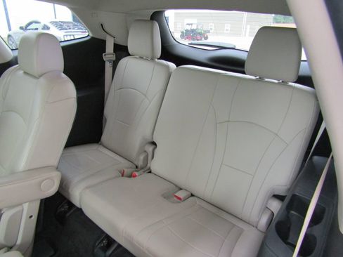 Used 2019 Buick Enclave Essence FWD image 18